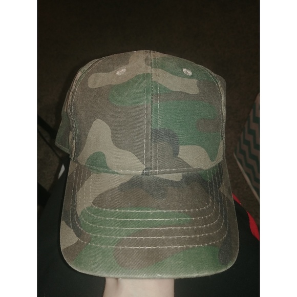 ✖ SOLD ✖ Camo hat - Picture 2 of 4